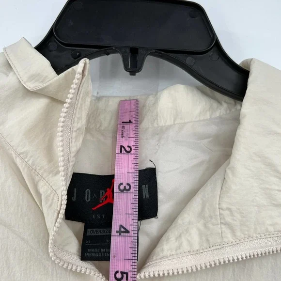 Jordan Women's Essential's Lightweight Overweight Jacket in Light Orewood Brown - Picture 9 of 11